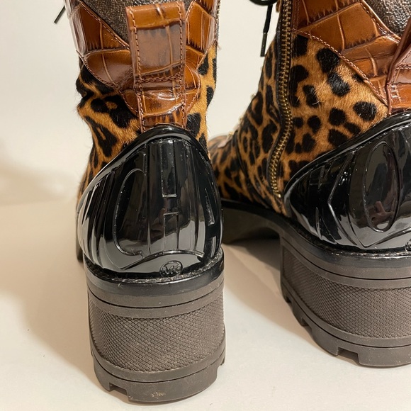 Michael Kors Khloe Lug Sole Combat Boot in sz 7.5US - Picture 11 of 14